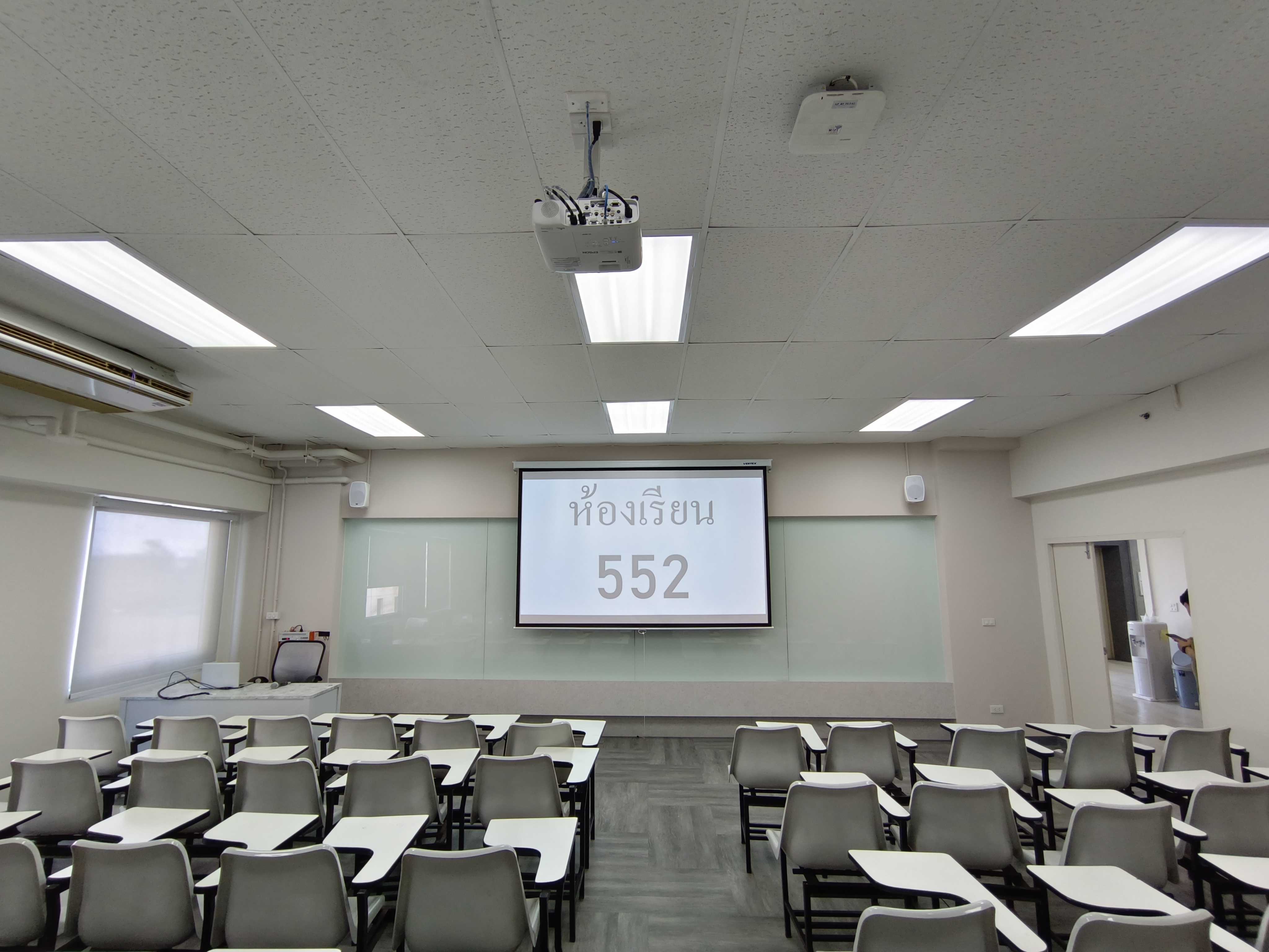 552